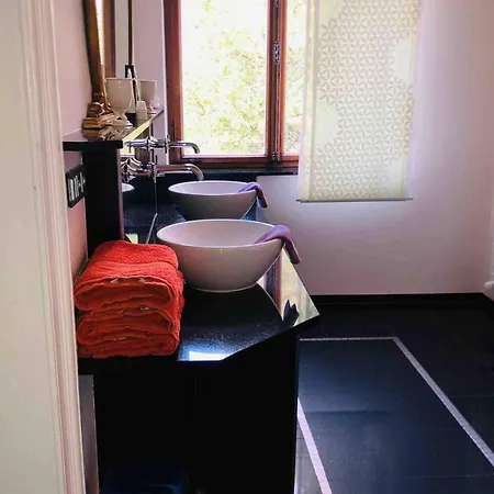 Апартаменты Inviting 3-bed In *